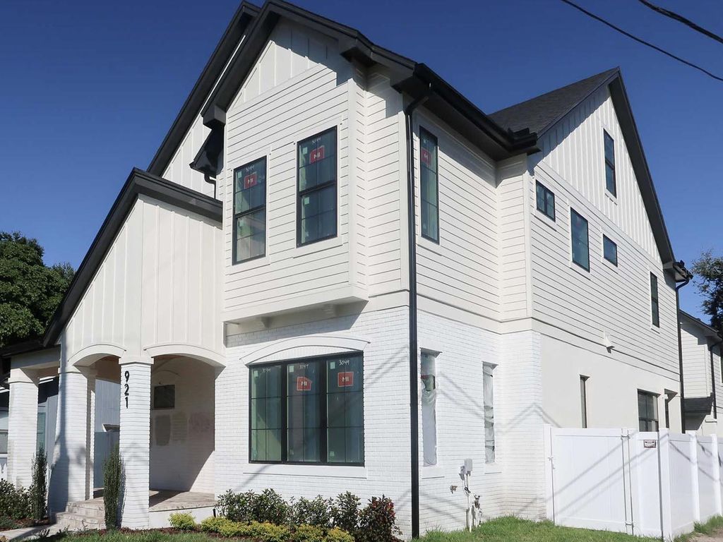 Photo of 921 12th Street N, St Petersburg, FL 33705 (MLS # TB8448571)