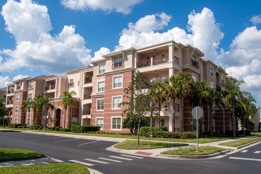 Photo of 5037 Shoreway Loop #10602, Orlando, FL 32819 (MLS # O6446943)