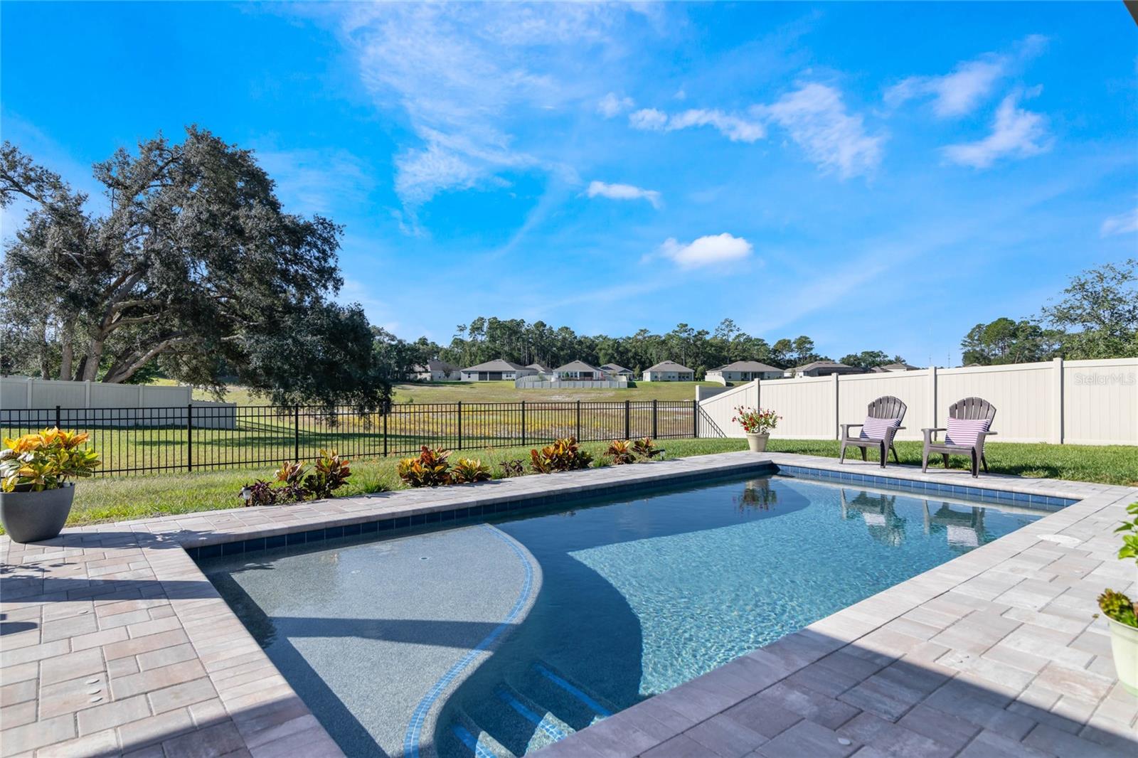 HUNTINGTON DOWN - Residential