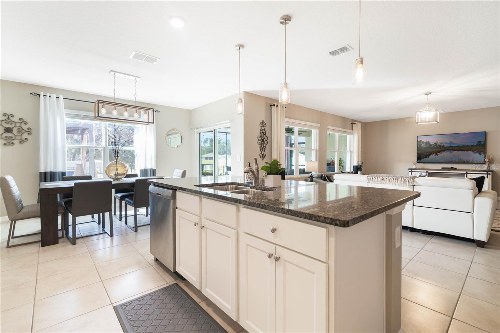 HUNTINGTON DOWN - Residential