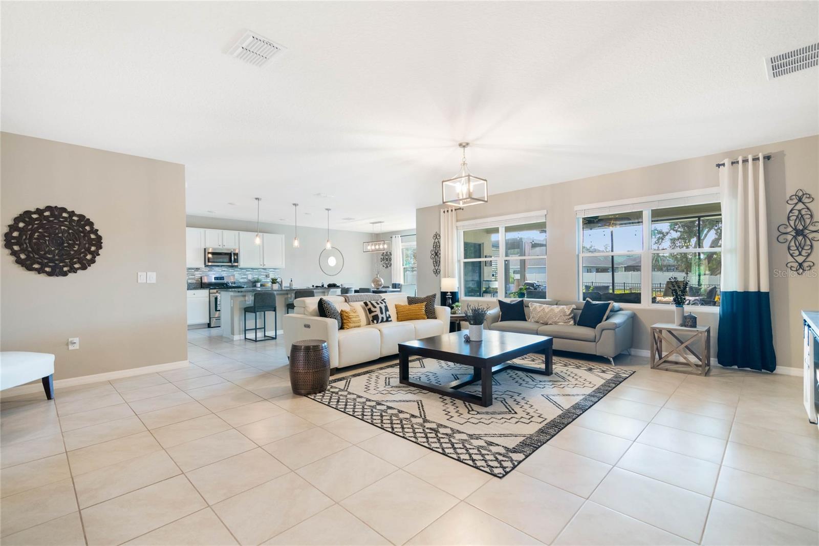 HUNTINGTON DOWN - Residential