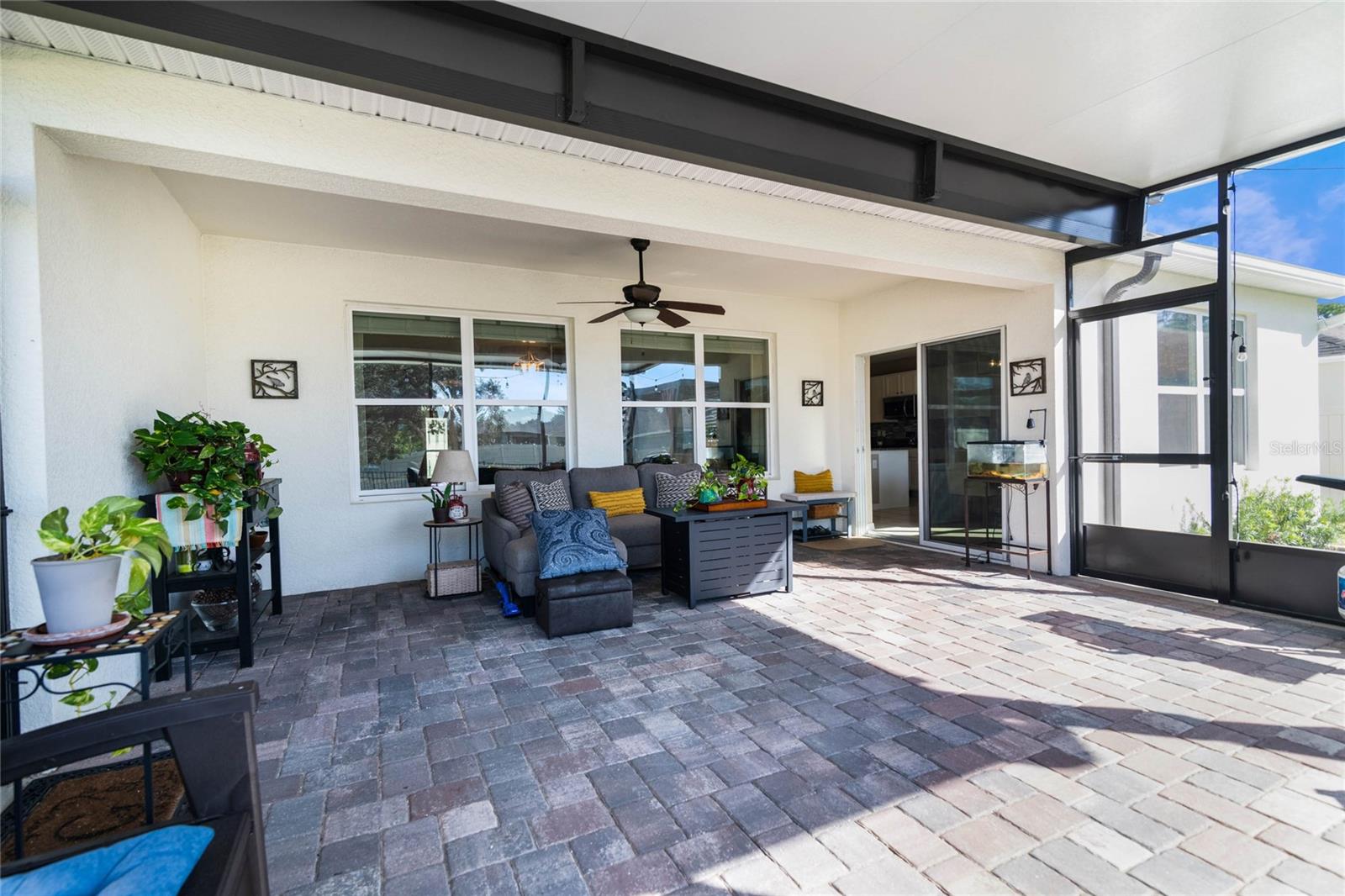 HUNTINGTON DOWN - Residential