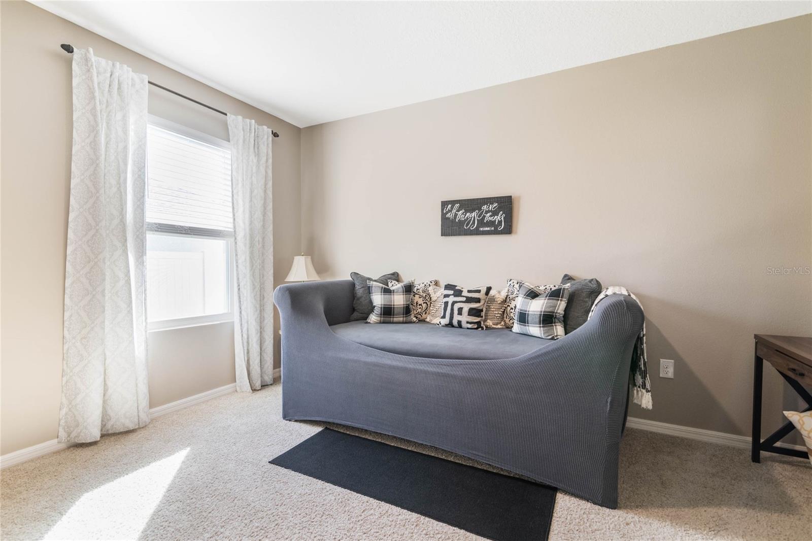 HUNTINGTON DOWN - Residential