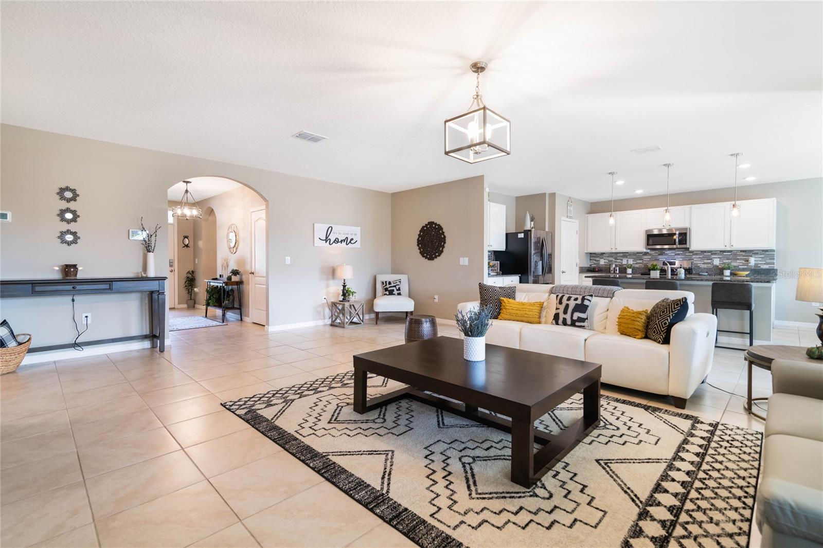 HUNTINGTON DOWN - Residential