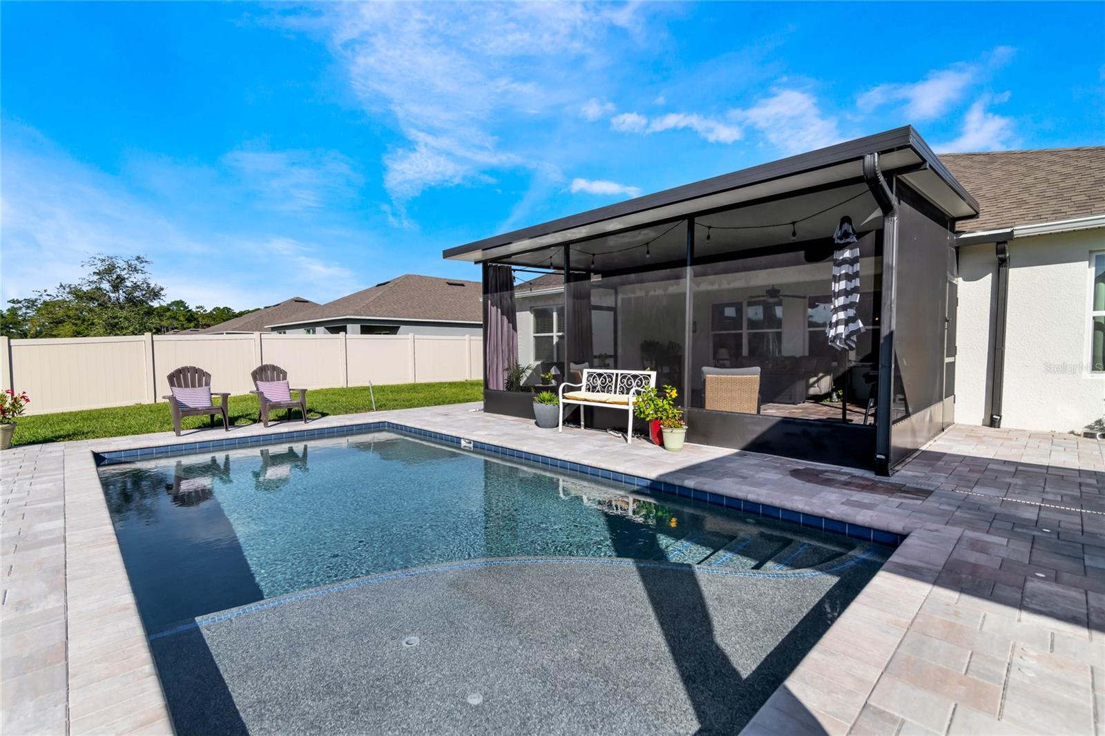 HUNTINGTON DOWN - Residential