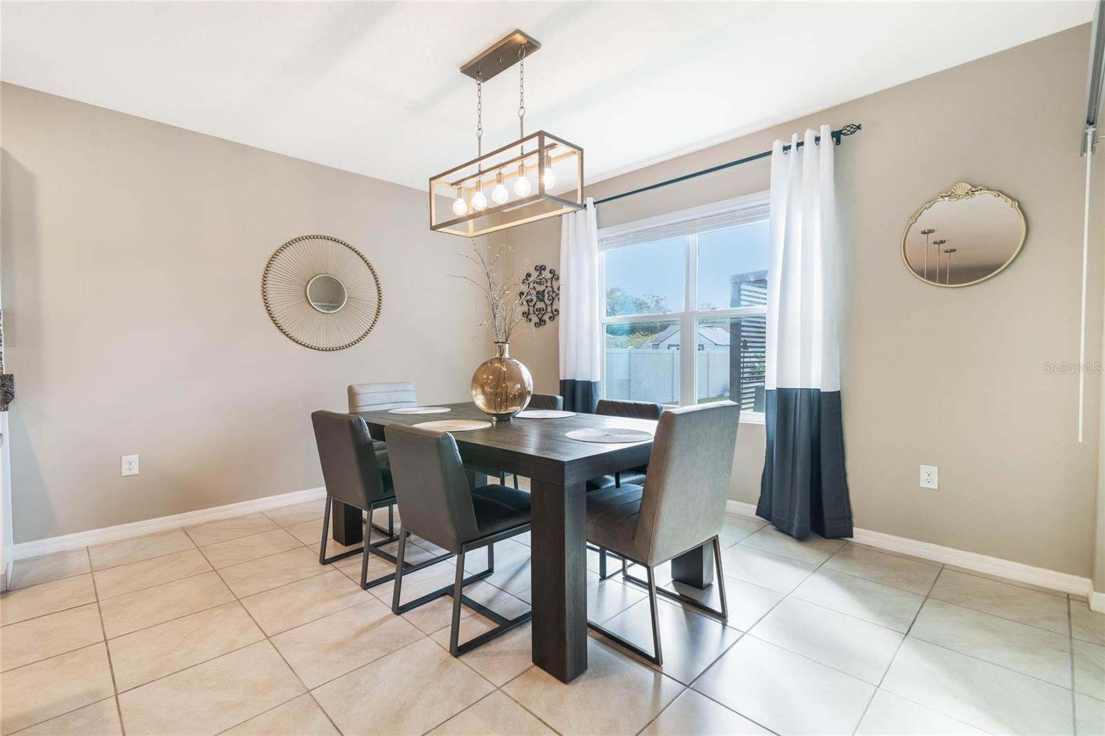 HUNTINGTON DOWN - Residential