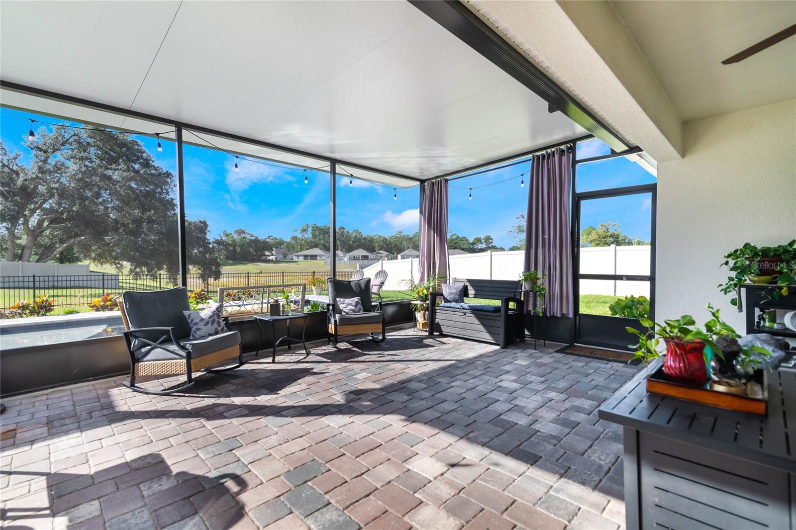 HUNTINGTON DOWN - Residential