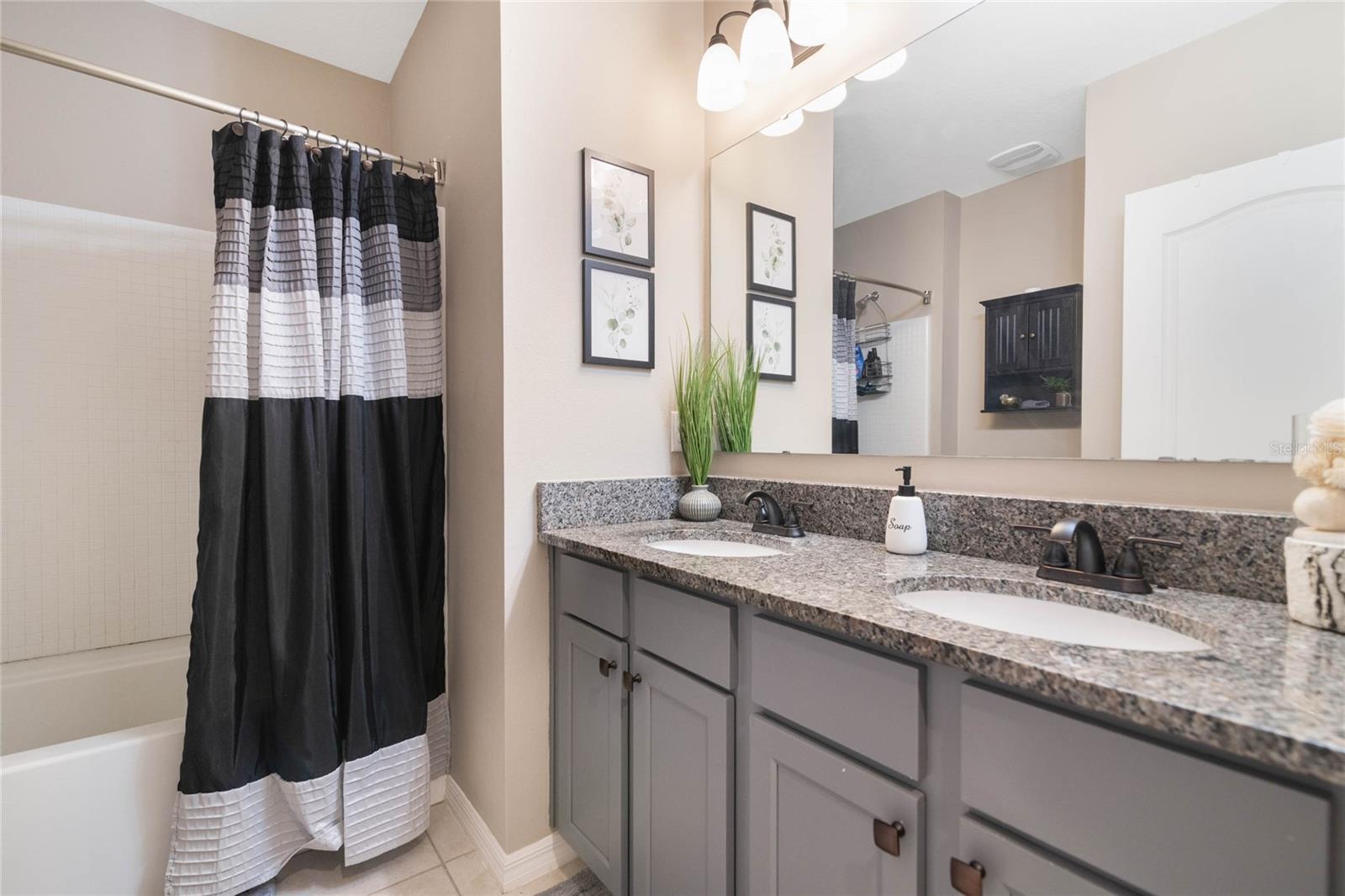 HUNTINGTON DOWN - Residential