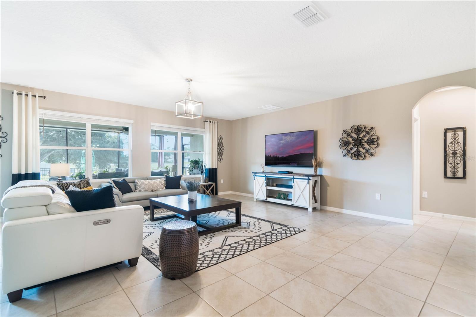 HUNTINGTON DOWN - Residential