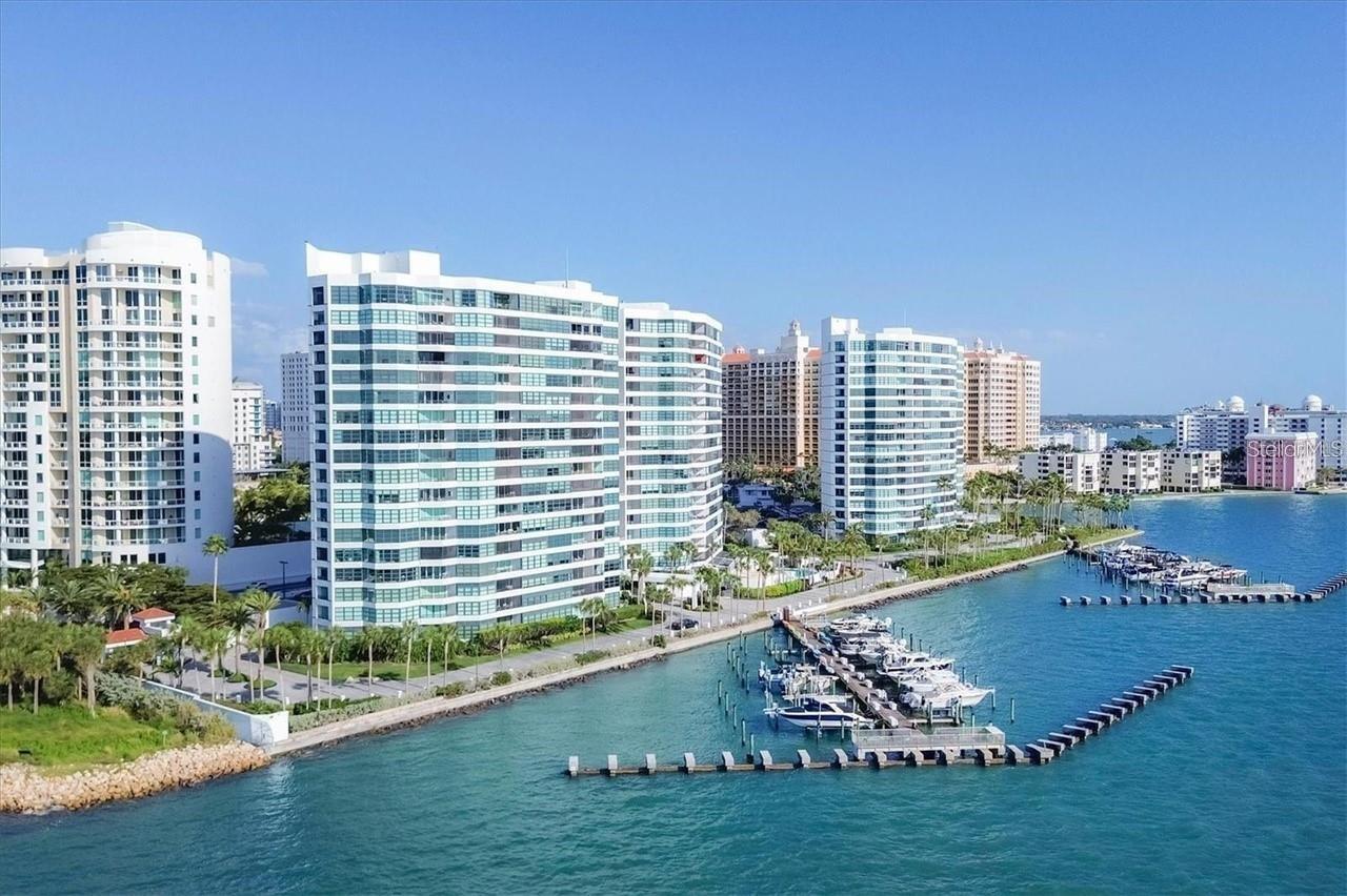 DIRECT BAYFRONT VIEWS. Newly remodeled 2 BEDROOM/2 BATH Condo. Enjoy this 'open' floor plan unit Sarasota's premium downtown complexes directly on Sarasota Bay with panoramic view of the inter coastal waterway and Longboat Key. This unit is a short distance to Rooftop dining,shopping,walk to Van Wezel Performing Arts Hall,Sarasota. Opera, The Ritz, Selby Botanical Gardens,Burns Court area,downtown activities,famous St. Armand's,and world famous # 1 beach - Siesta Keys' Cresent Beach,SRQ airport is minutes away. Gatehouse and 24-hour security,covered parking,CONCIERGE,,2 heated pools, lighted tennis courts, and a fitness center.