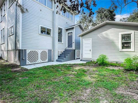 A home in DELAND