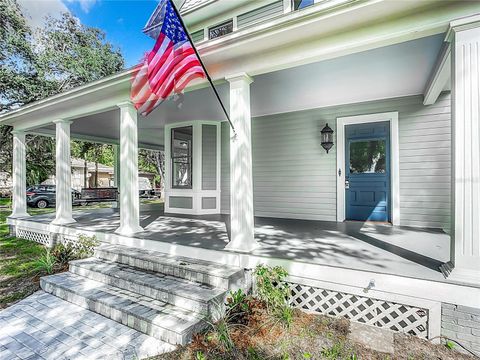 A home in DELAND