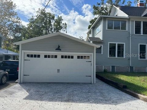 A home in DELAND