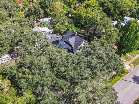 A home in DELAND