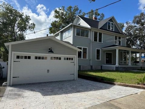 A home in DELAND