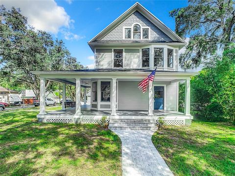 A home in DELAND