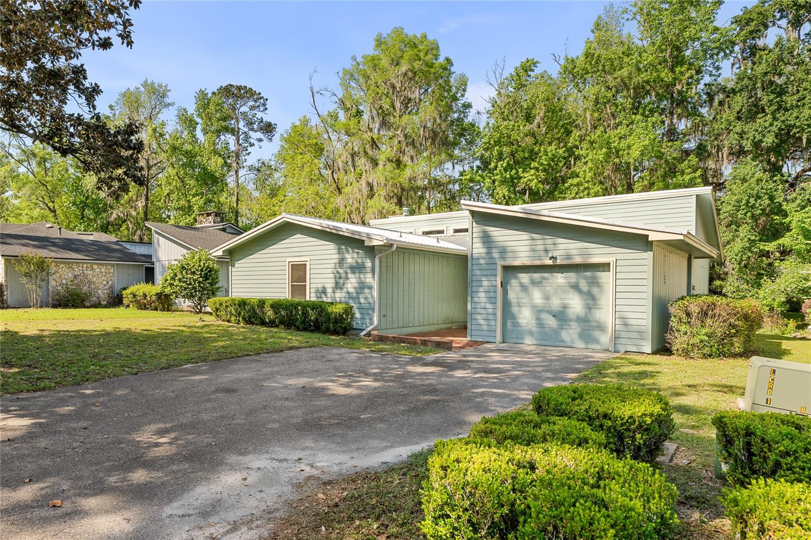10626 CREEK DRIVE