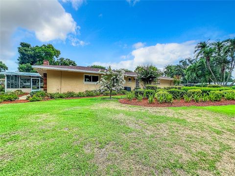 A home in WINTER HAVEN