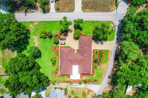 A home in WINTER HAVEN