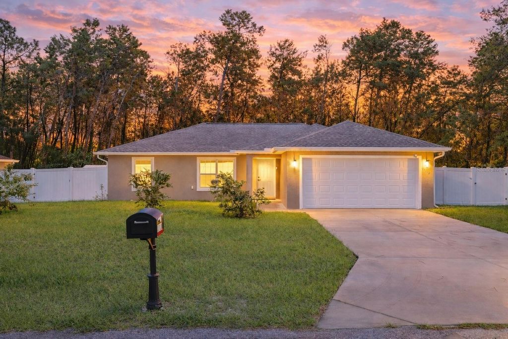 Photo of 17112 SW 44th Circle, Ocala, FL 34473 (MLS # G5110967)