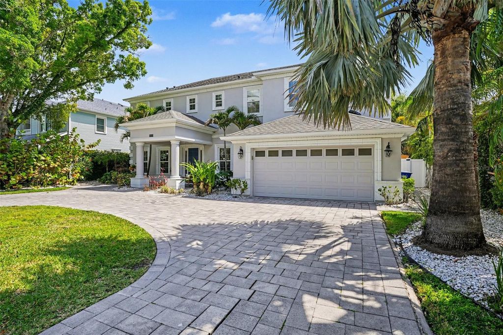 Photo of 3014 W Waverly Avenue, Tampa, FL 33629 (MLS # TB8477607)