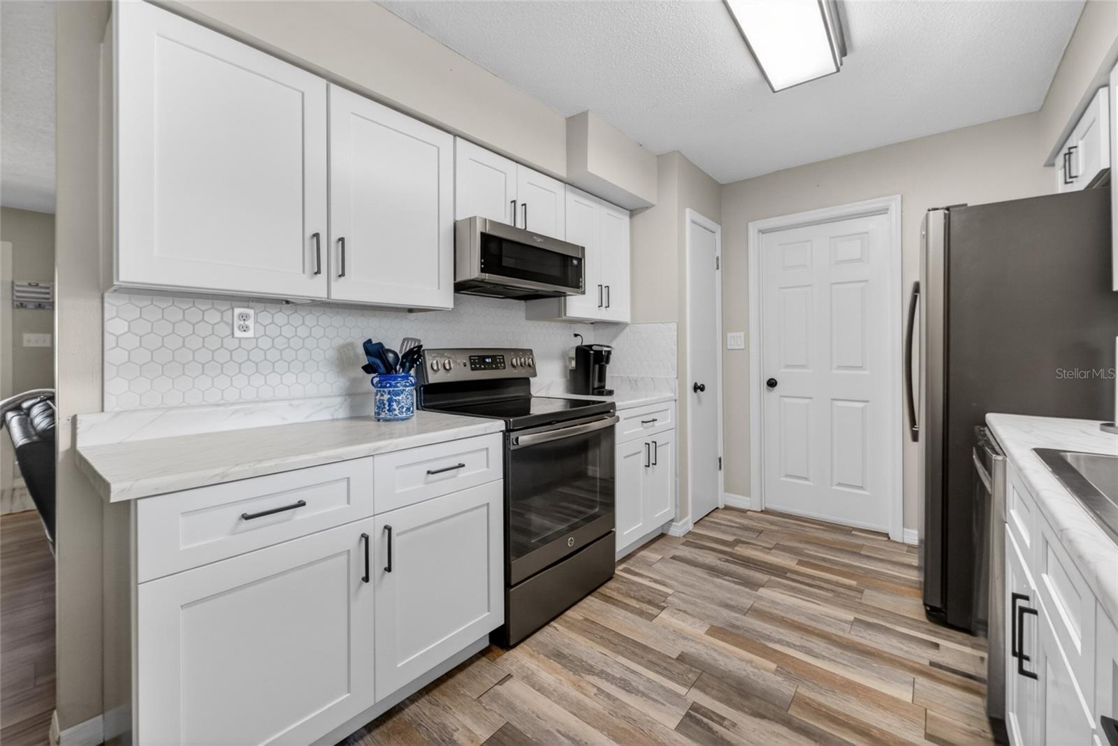 AVON PARK LAKES - Residential