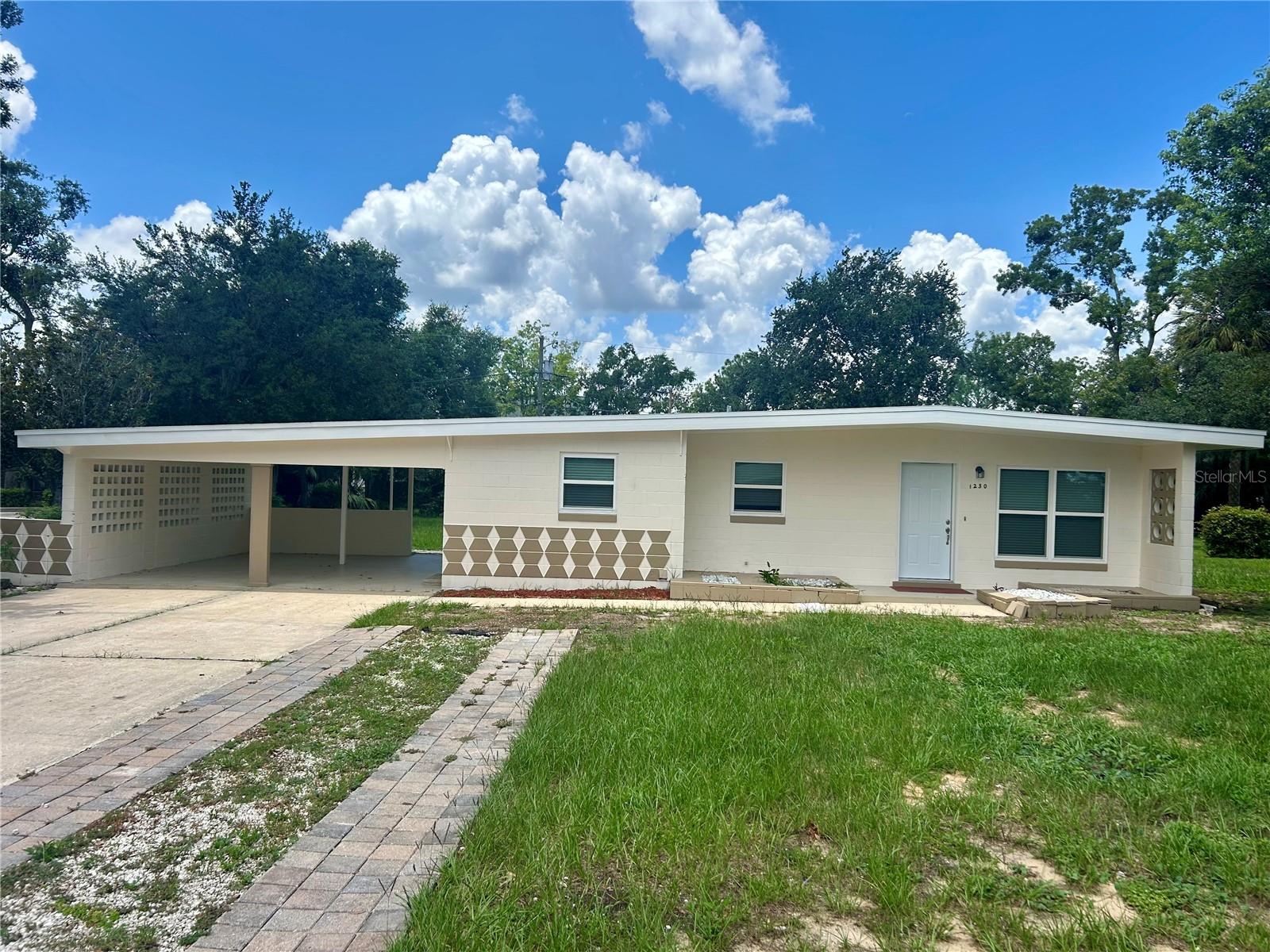 Charming and recently renovated 3-bedroom, 1.5-bath home in the heart of Clermont! This 1,344 sqft residence blends modern upgrades with classic Florida character. Step inside to find beautiful terrazzo flooring throughout, fresh interior paint, and an abundance of natural light streaming through brand-new windows. The spacious living and dining areas create an inviting space for everyday living and entertaining.
Enjoy the convenience of a two-car carport, offering plenty of covered parking and storage space. Located in a prime Clermont location, you're just minutes from downtown, local shops, restaurants, and major highways—making commuting a breeze.
Don’t miss the opportunity to call this move-in-ready home yours!