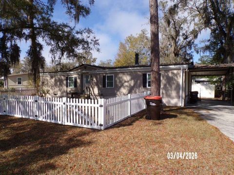 Photo of 11136 SE 66th Terrace, Belleview, FL 34420 (MLS # TB8484546)
