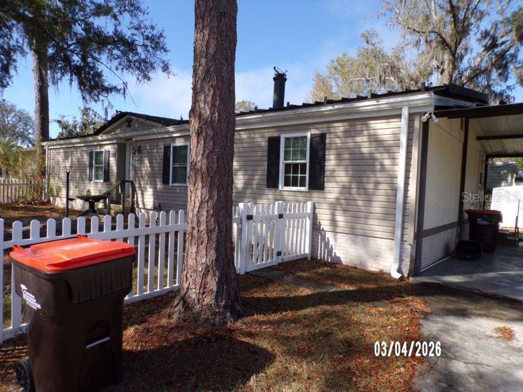Photo of 11136 SE 66th Terrace, Belleview, FL 34420 (MLS # TB8484546)