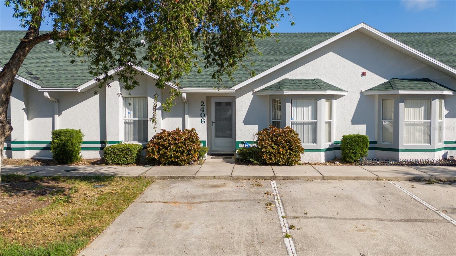 Welcome to the gated community of Jade East. This open floor 3-bedroom 2-bathroom Home comes with Stainless steel appliances and Kitchen cabinets with Epoxy Countertops, upgraded floor tiles. The community offers well-maintained grounds and a delightful community pool. Enjoy your private patio, perfect for morning coffee or weekend barbecues. Jade East residents benefit from low HOA fees and a prime location close to shopping, dining, schools, and major attractions, including Disney, Old Town, and The Loop. Easy access to major highways such as US-192 and Florida’s Turnpike makes commuting a breeze.