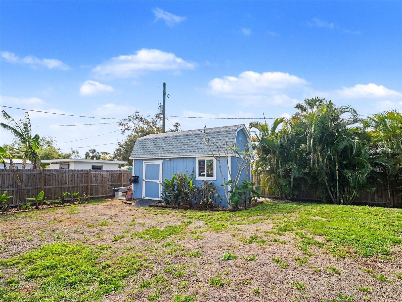 EAST VENICE - Residential