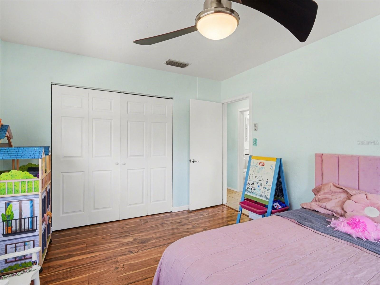 EAST VENICE - Residential