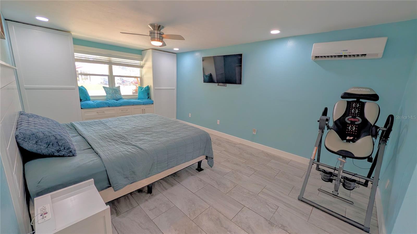 EAST VENICE - Residential