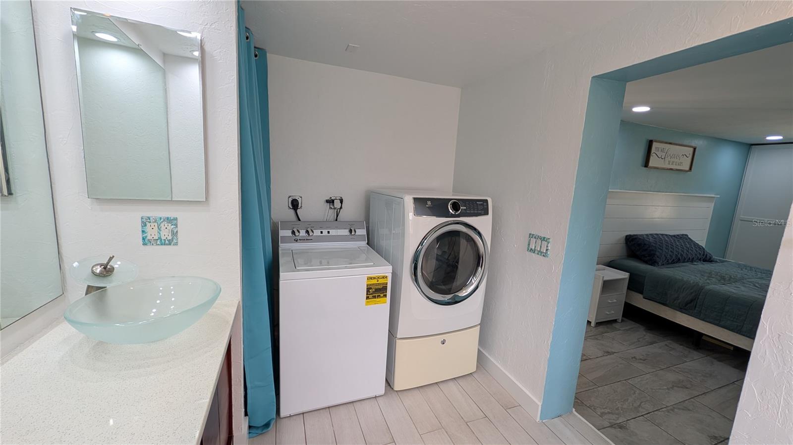 EAST VENICE - Residential