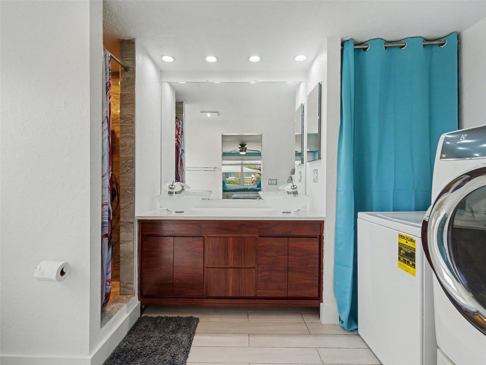 EAST VENICE - Residential