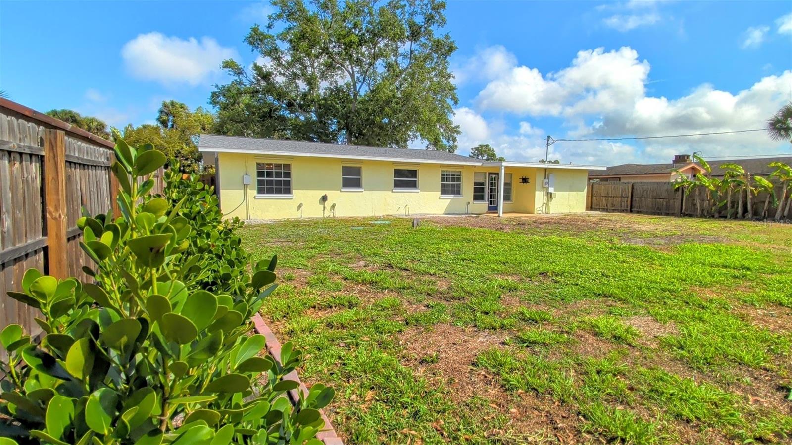 EAST VENICE - Residential