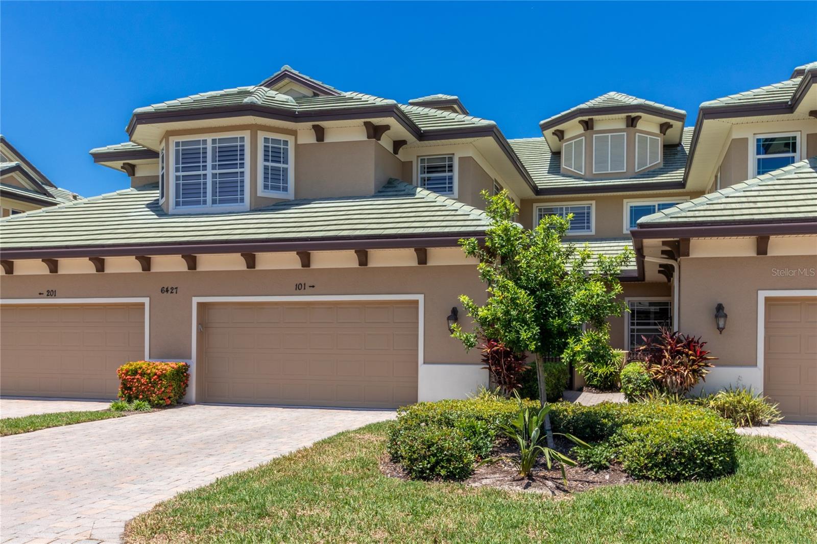 THE MOORINGS AT EDGEWATER IV - Residential Lease