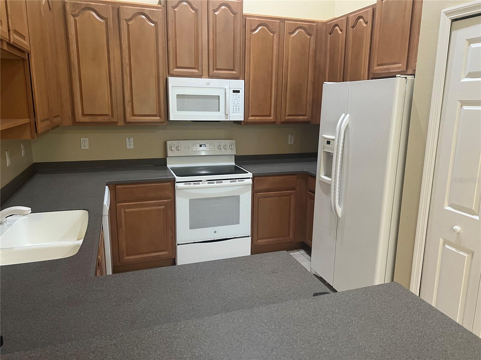 TRADITIONS PH 01 - Residential Lease