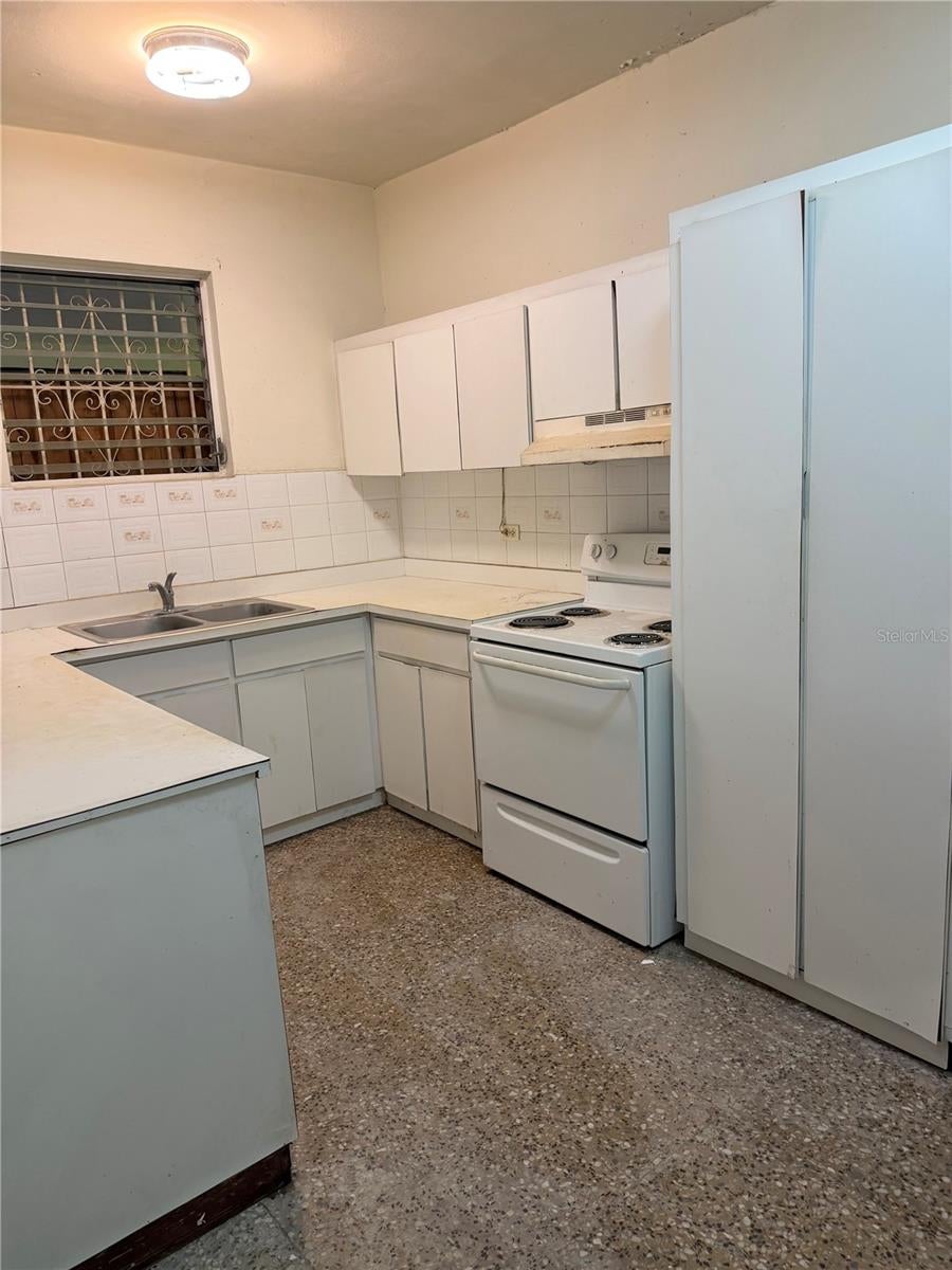 795 CALLE KINGSTON