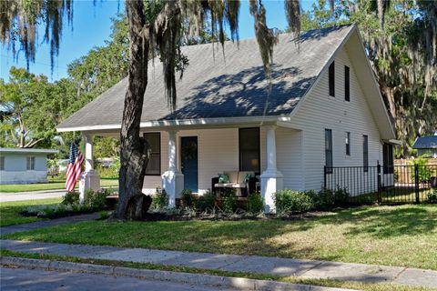 A home in PALMETTO