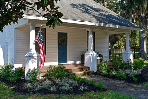 A home in PALMETTO