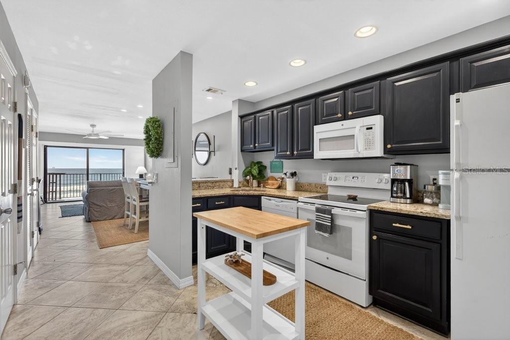 SUMMERHOUSE 02 BCH & RACQUET C - Residential