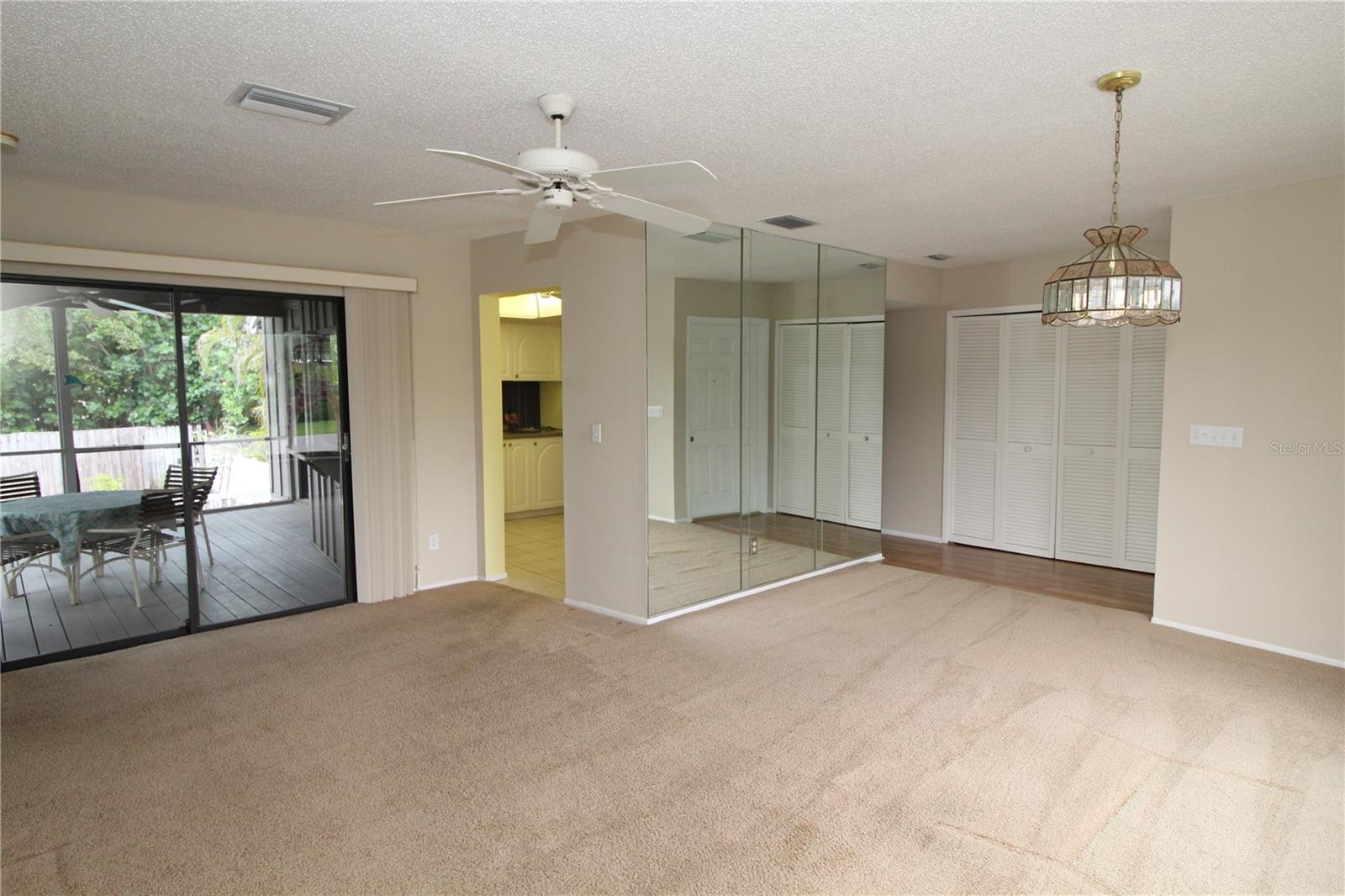 753 TROPICAL CIRCLE