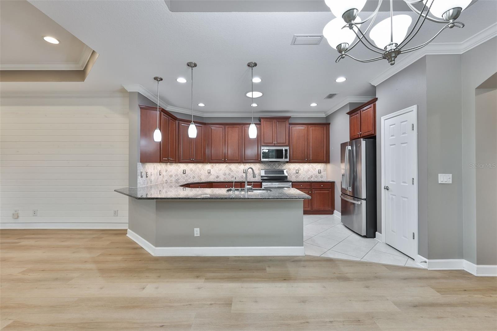 OAKLEY GREEN CONDO - Residential