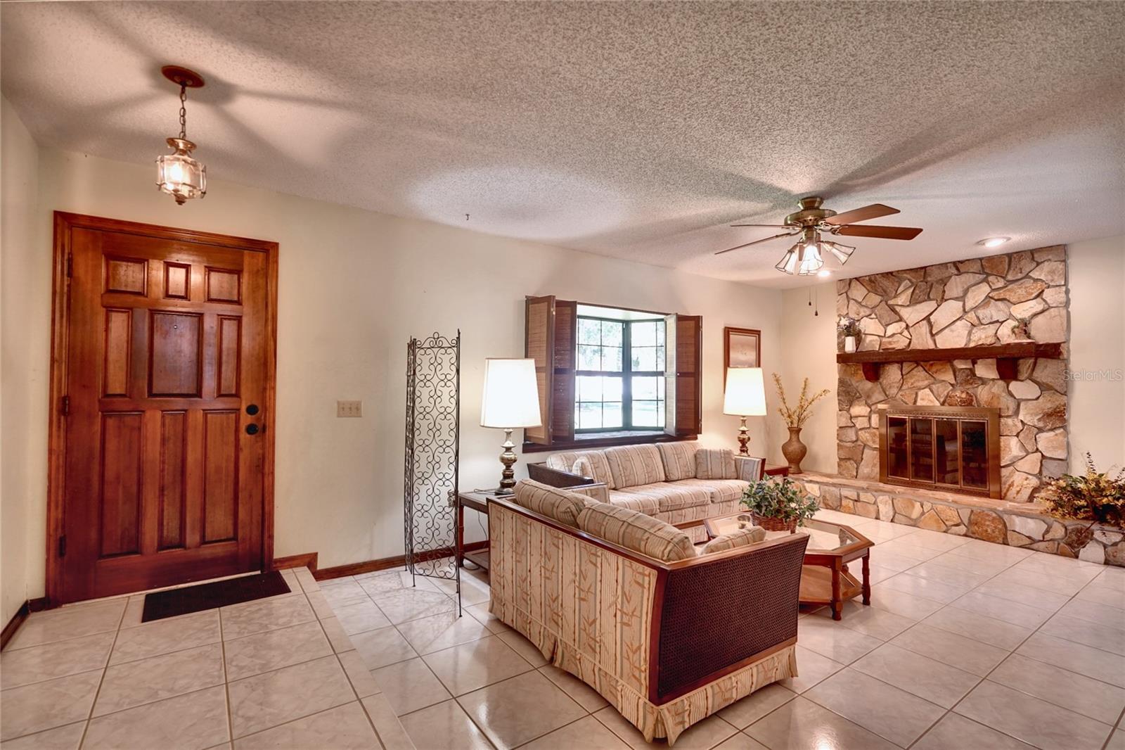 1809 KING EDWARD DRIVE