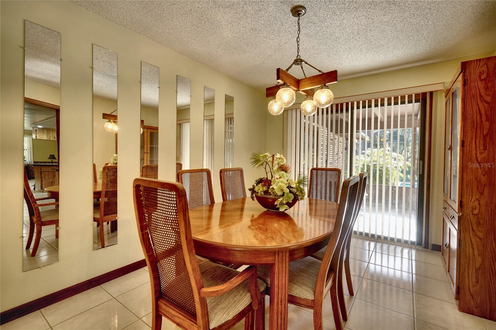 1809 KING EDWARD DRIVE