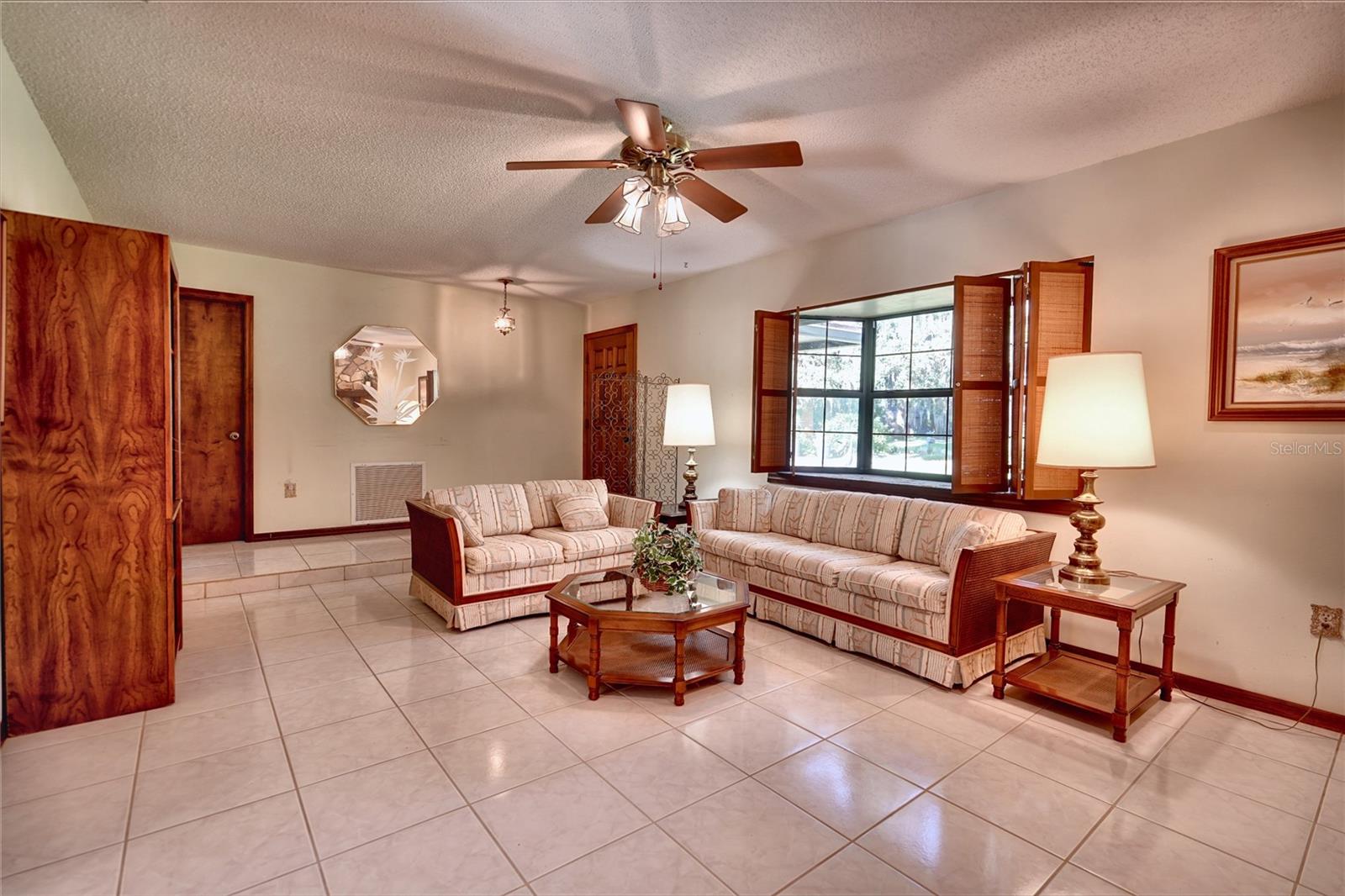 1809 KING EDWARD DRIVE
