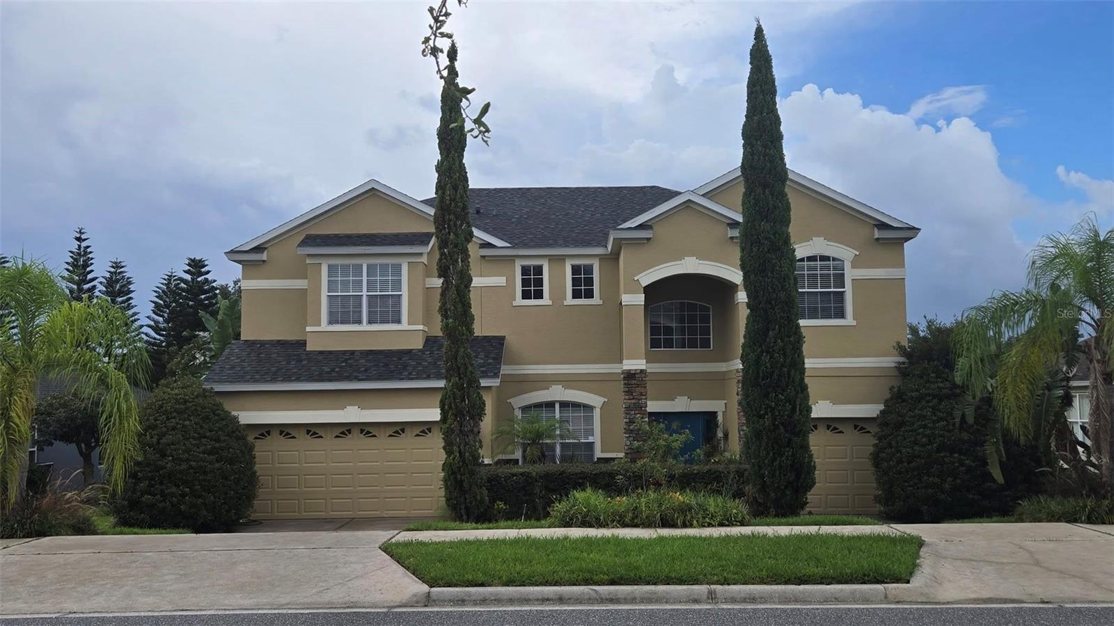 Beautiful large pool home located near Lake Louisa. Pride of Ownership shows throughout this well maintained. Some Of the many upgrades include, 18 Inch Tile, Magnificent 52 Inch Cabinets with Crown Molding, Under Cabinet Lighting, Stainless Steel Appliances, Wash Tub in the Laundry Room, 11 Foot Ceilings with A 25 Foot Luxurious Entryway. Move In Today and Enjoy This Lovely Home.
--