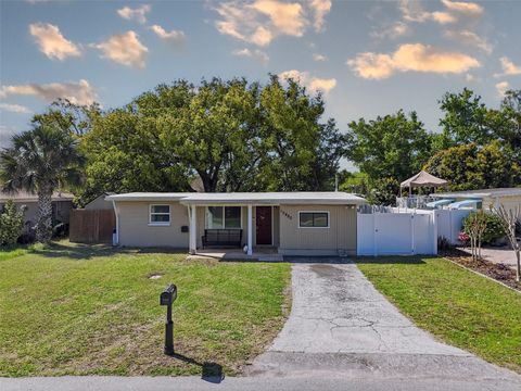 Photo of 10480 111th Avenue, Largo, FL 33773 (MLS # TB8488389)