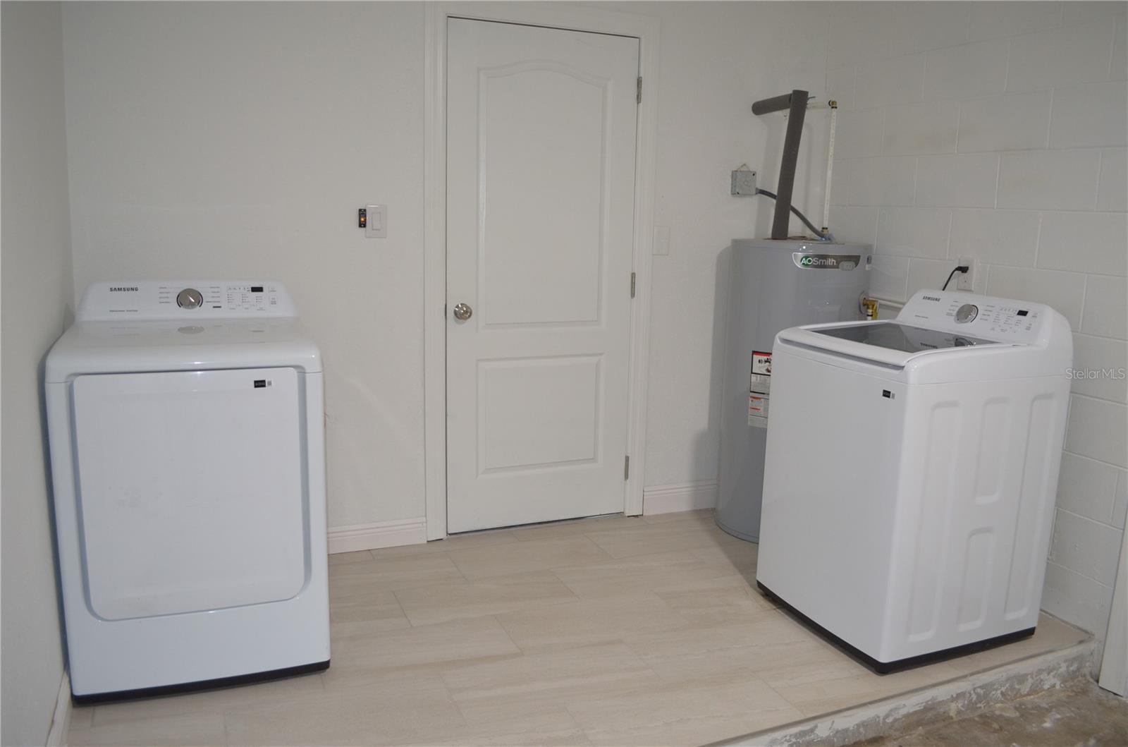 WHISPERING HILLS - Residential